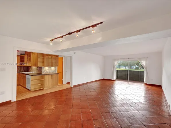 8335 SW 72nd Ave APT 205D, Miami, FL 33143