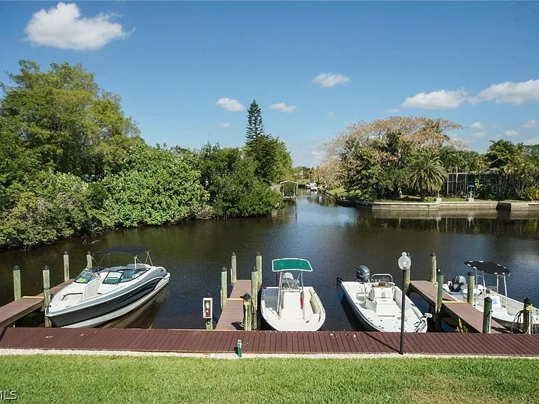 9439 Palm Island Cir — Photo 24
