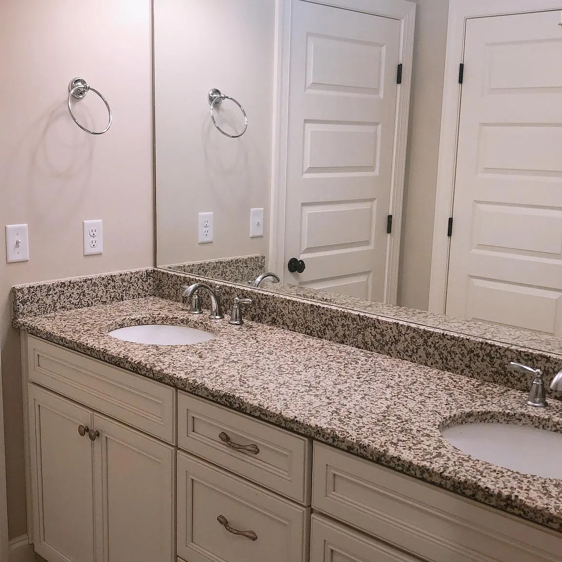3 bed, 1808 sqft, $2,300 — Photo 3