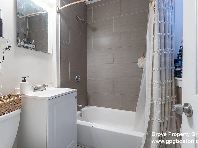 4 Fountain Pl #3 — Photo 2