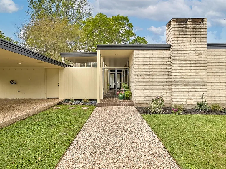 147 Valley Dr — Photo 3