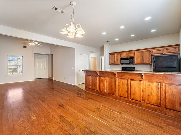 5th image of 3007 Amberwood St