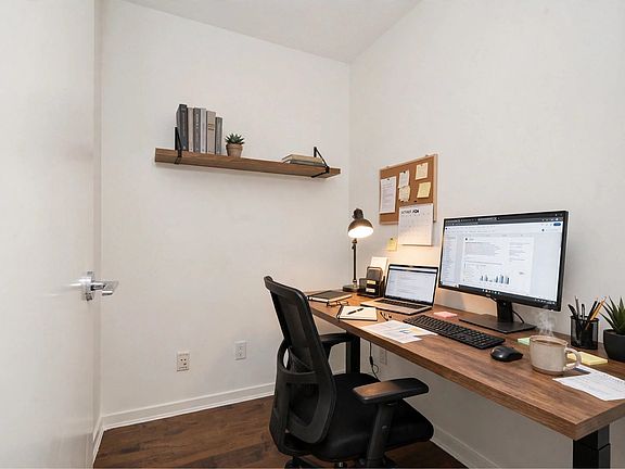4th image of 480 Robson St #1303