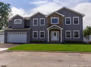 82 Hillside Ln, Syosset, NY 11791