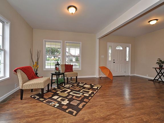 5th image of 403 8th St NW