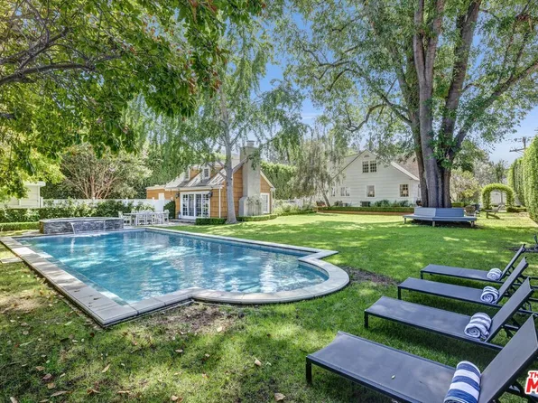 15235 Valley Vista Blvd, Sherman Oaks, CA 91403