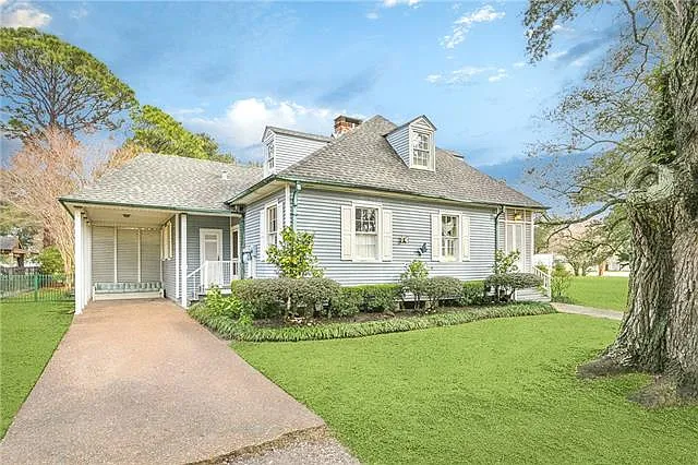 523 Turquoise St — Photo 2