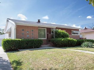 8805 W Arden Pl, Milwaukee, WI 53225