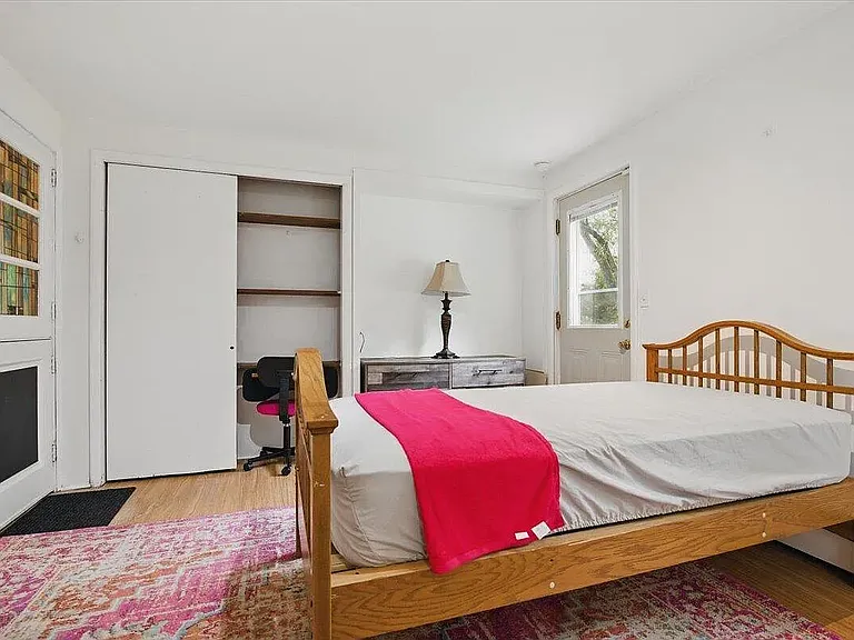 112 E Brown St — Photo 10