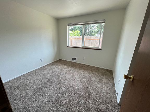 2nd image of 8472 Chinook Way NE