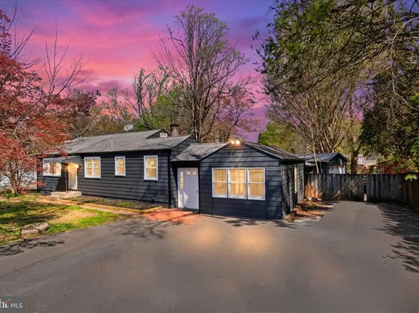 9704 Blake Ln, Fairfax, VA 22031