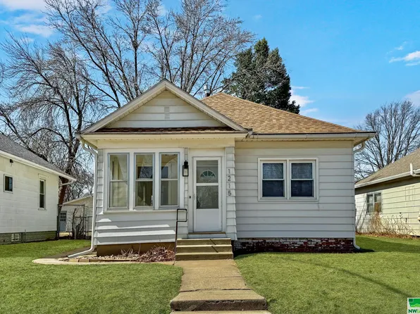 1215 S Cecelia St, Sioux City, IA 51106