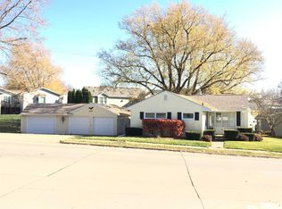 4433 N Pine St, Davenport, IA 52806