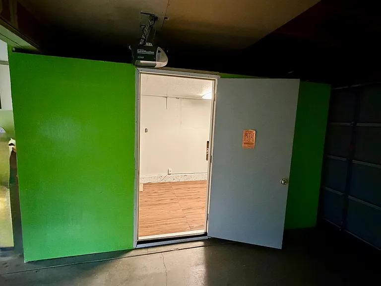 320 Hawthorne Dr — Photo 15