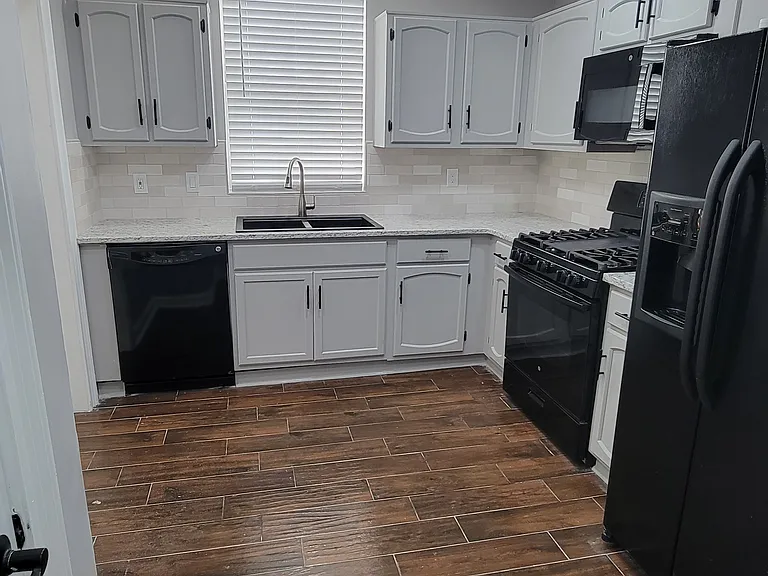 4025 Hancock Cir — Photo 8