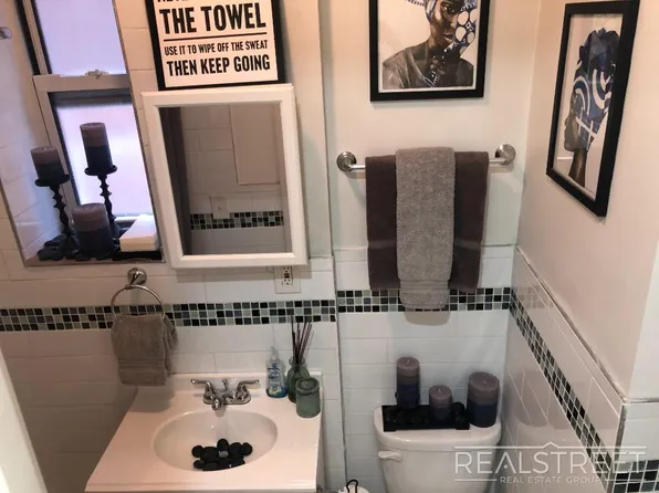 1362 Saint John's Place image 10 of 15