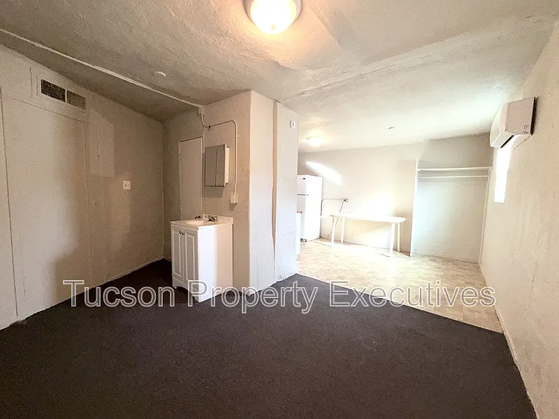 Studio, 1.0 bath, 350 sqft, $750 — Photo 2