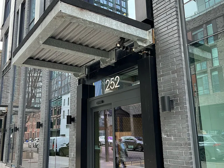 252 Church St #807 — Photo 3