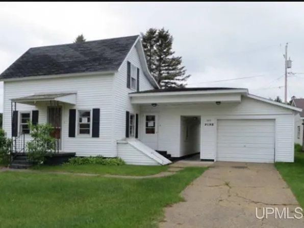 377 Pine St, Republic, MI 49879