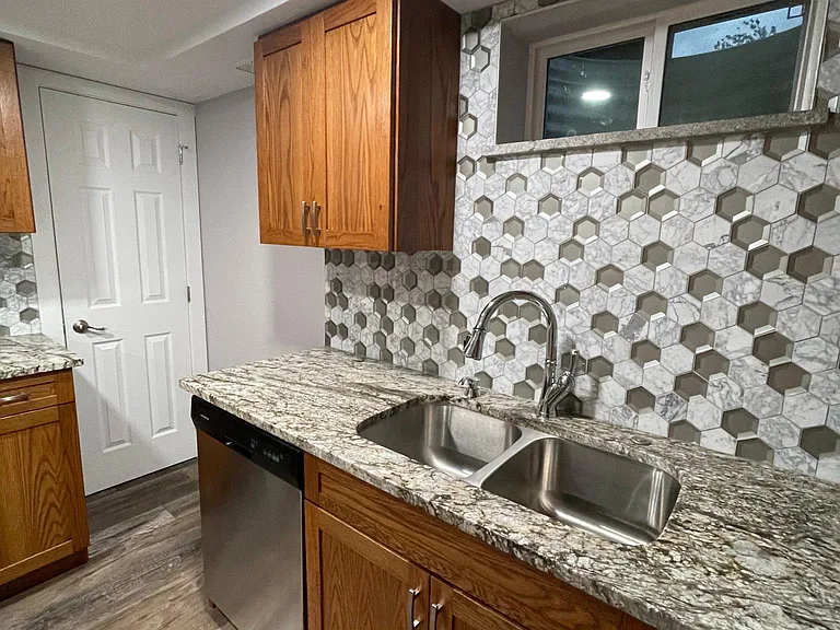 1935 Nueva Vista Dr #B — Photo 9