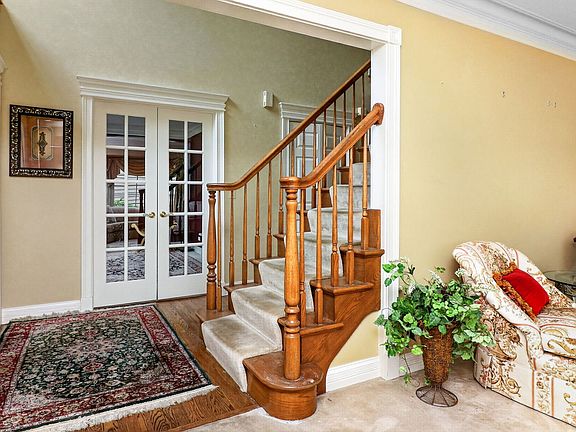 3rd image of 26W248 Tuckaway Ct