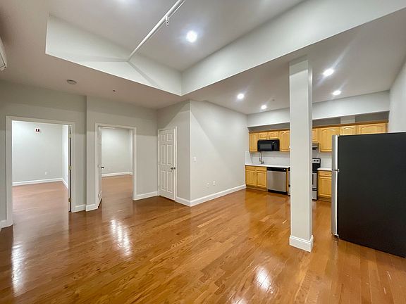 3rd image of 1027 Ridge Ave APT 503