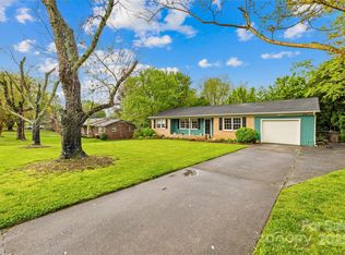 1204 Meadowood Dr, Shelby, NC 28150