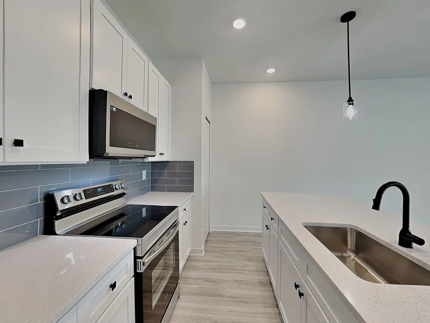 3 bed, 2.0 bath, 1198 sqft, $1,795 — Photo 4