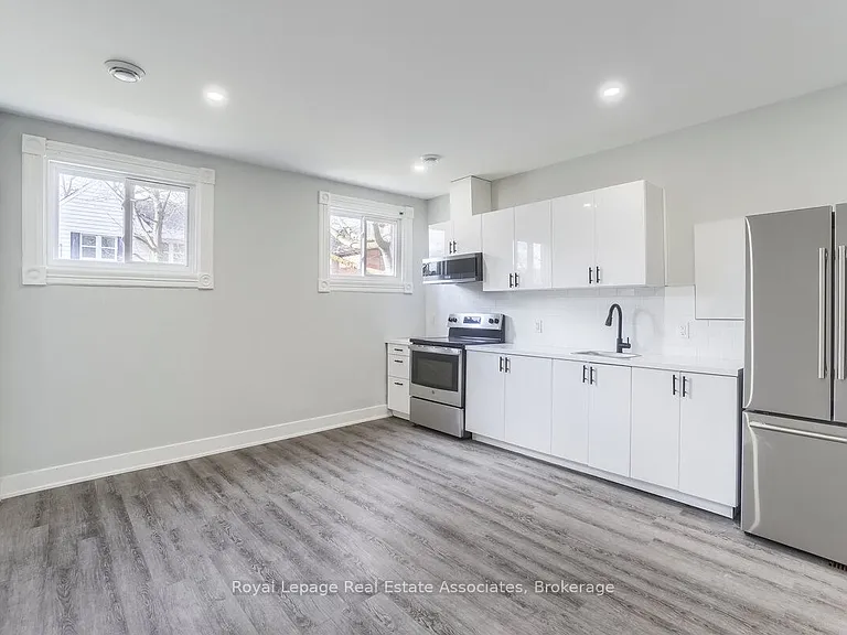 39 Welland Ave S #2 — Photo 5