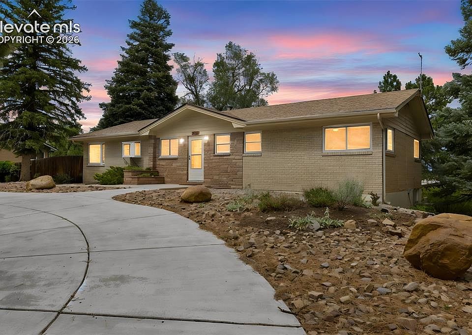 1st image of 1302 Parkview Blvd