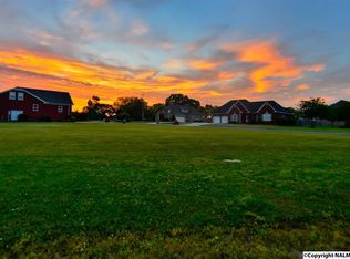 552 Lake South Dr SW, Hartselle, AL 35640