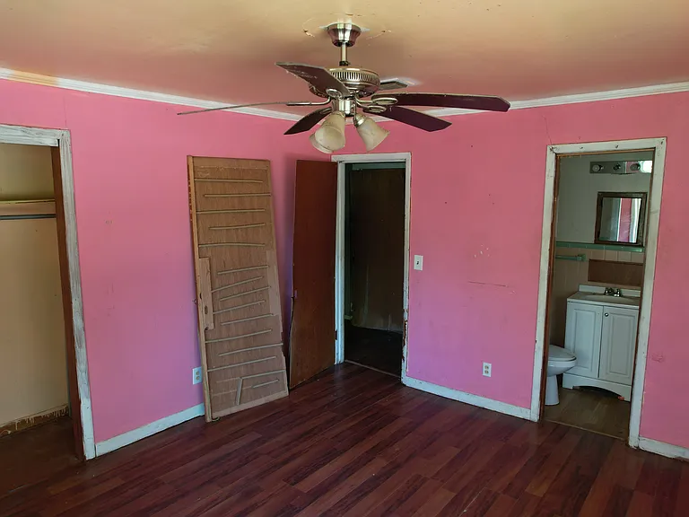 460 Rogers St — Photo 15