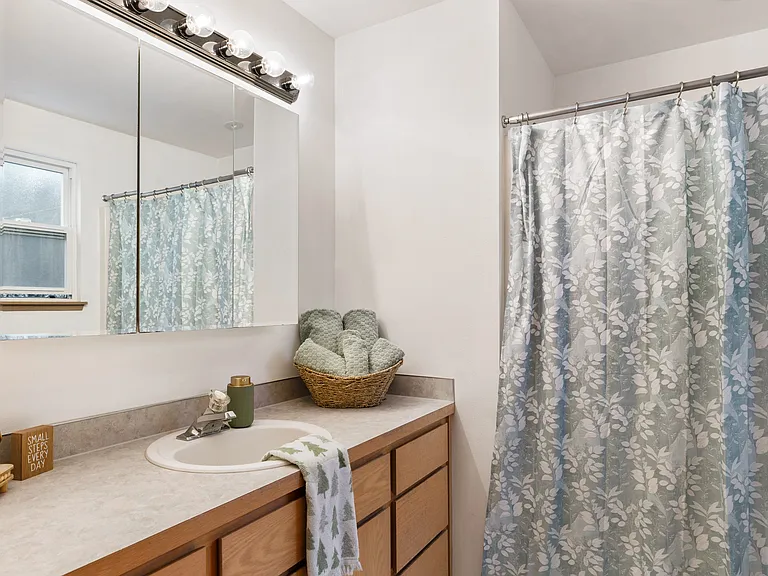 1257 Russell Dr — Photo 18