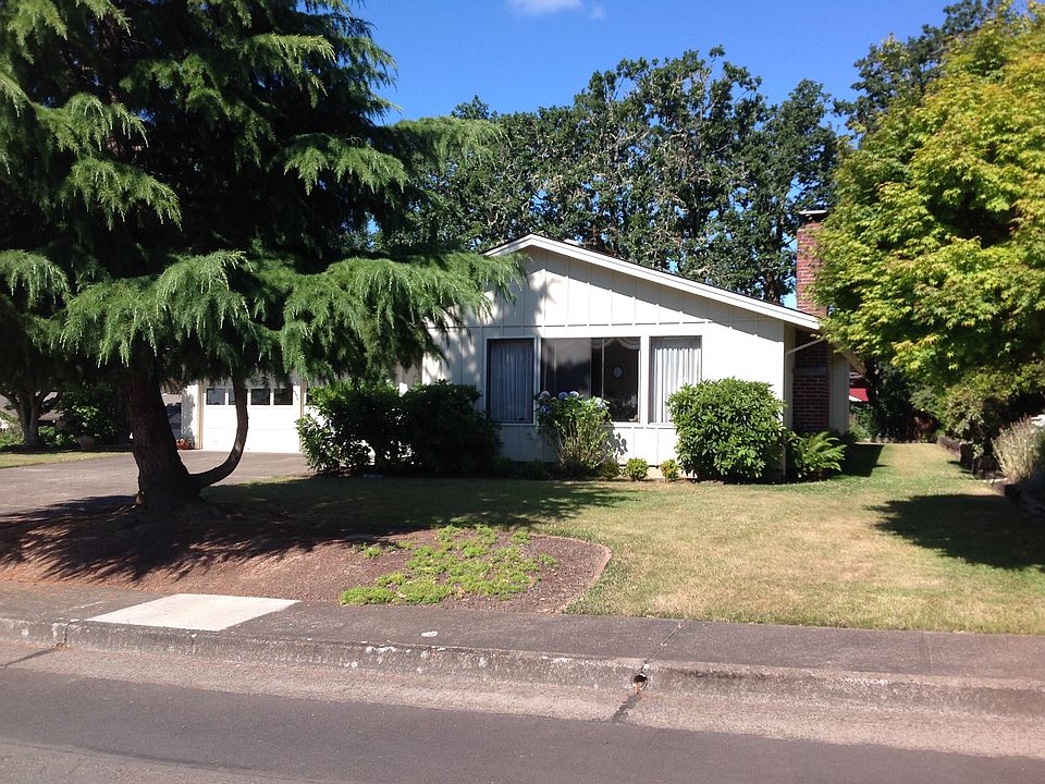 2nd image of 1812 NW Douglas Pl