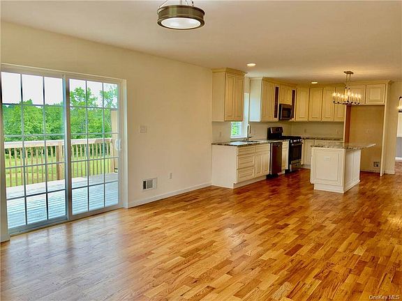 5th image of 11 Trotter Ln