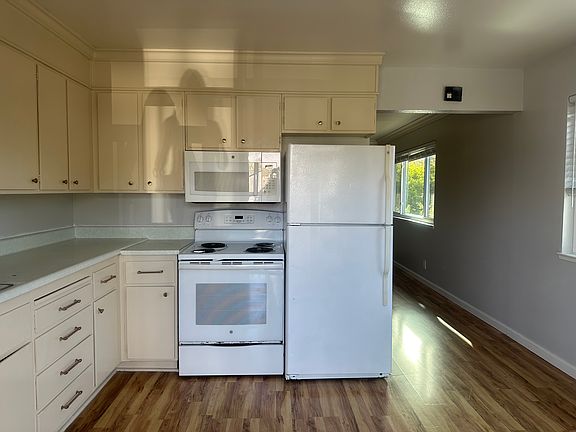 4th image of 1805 47th Ave Unit 3