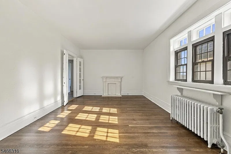 2 bed, 1.0 bath, 900 sqft, $2,950 — Photo 3