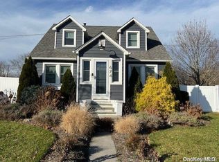 674 Main Rd, Riverhead, NY 11901