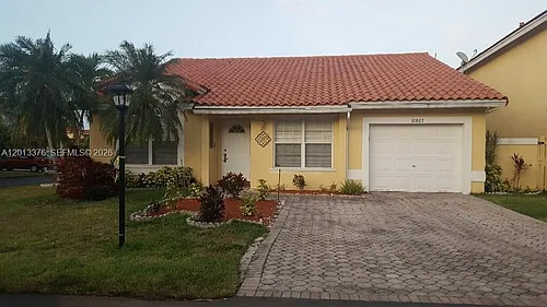 10867 SW 152nd Pl Photo 1