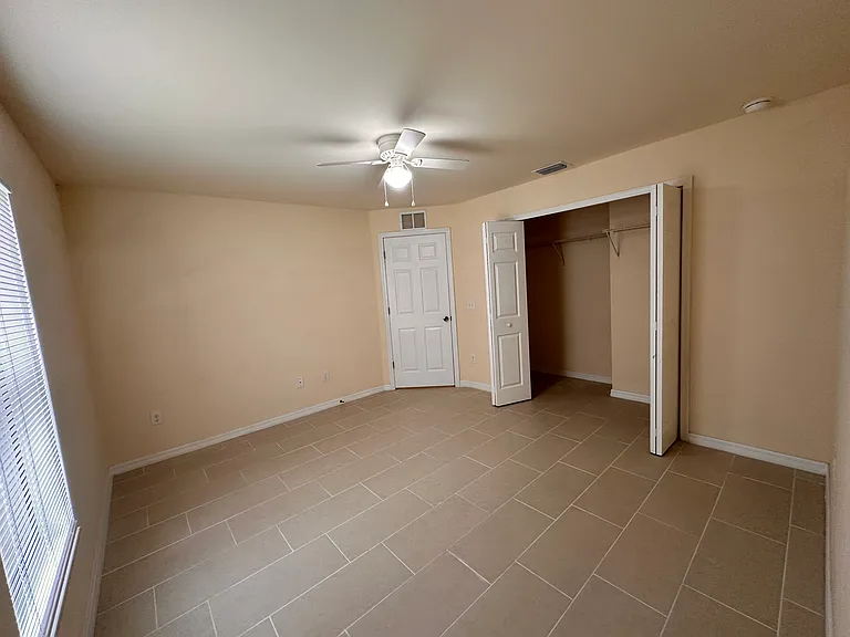 1136 SE 9th Ct — Photo 9