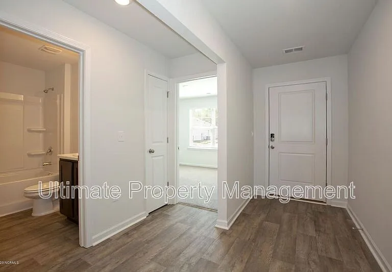 585 Draymore Dr NE — Photo 11