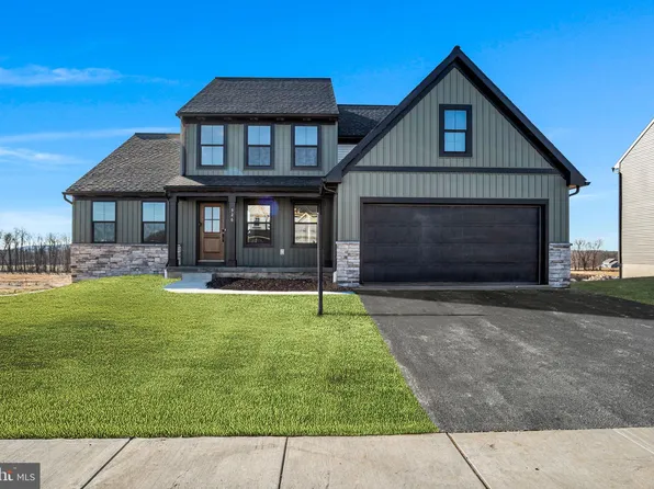 526 Coral Bells Dr, Mechanicsburg, PA 17055