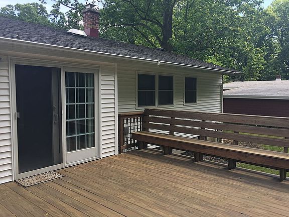 Bench seating on deck