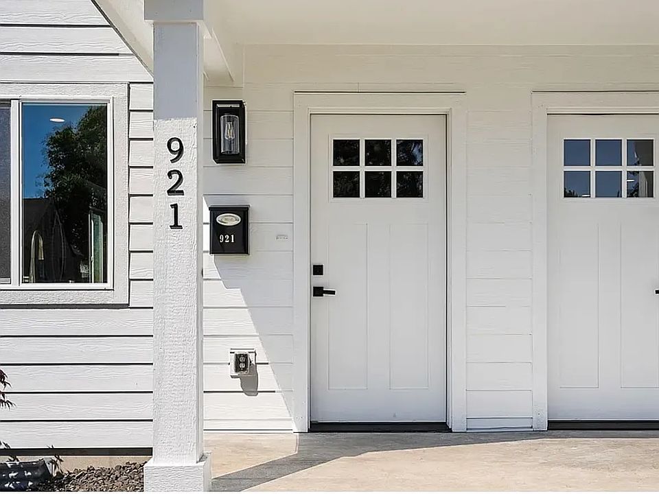1st image of 921 E Everett Ave #921