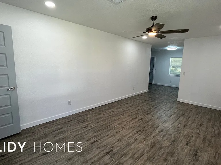 2813 SW 62nd St — Photo 5