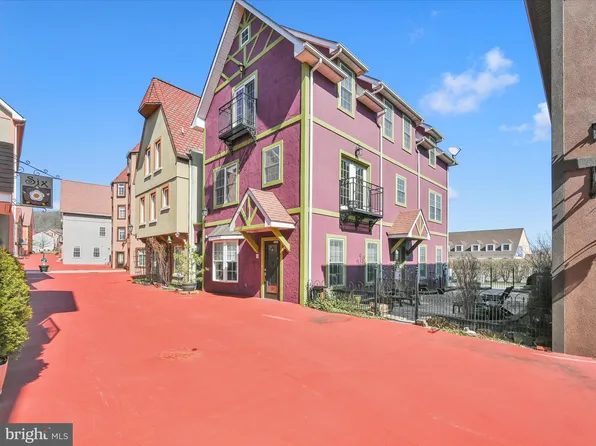 5 S Village Cir, Reinholds, PA 17569