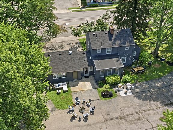 3rd image of 3905 Far Hills Ave