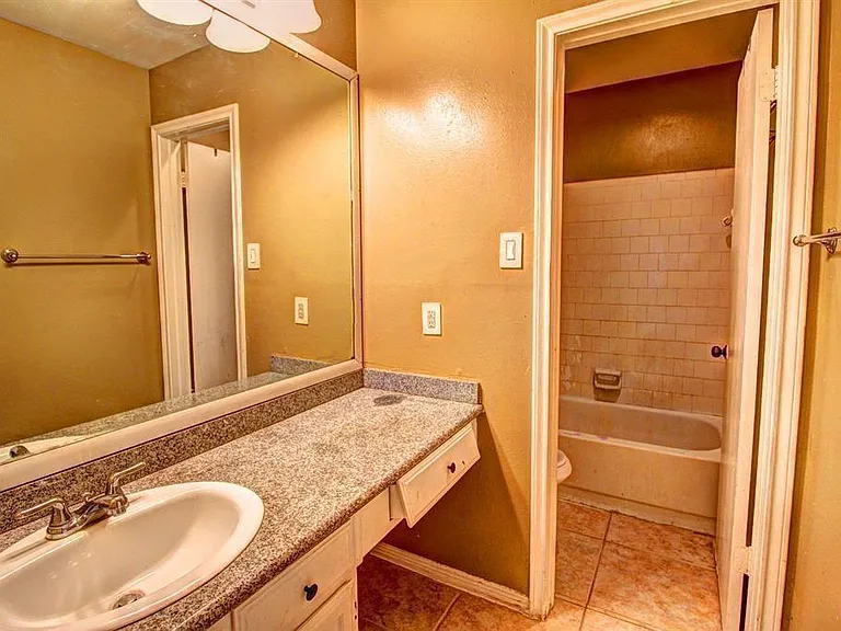 11818 Plumpoint Dr — Photo 8