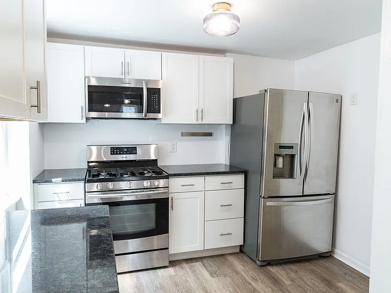 303 E Main St — Photo 7
