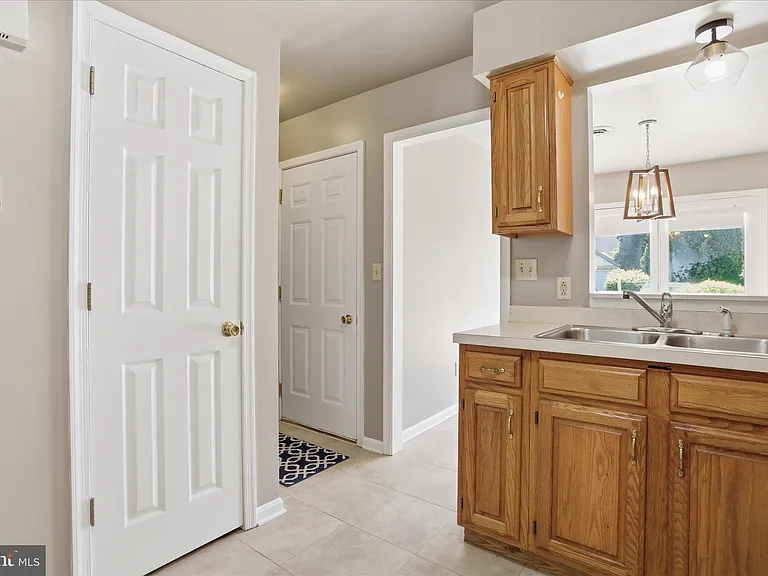 1008 Orchard Dr — Photo 9